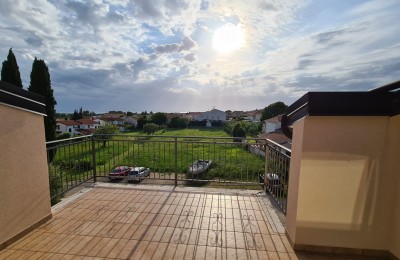 Appartamento in una posizione tranquilla e attraente con vista sul mare