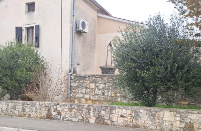 Predivna samostojeća kamena kuća na mirnoj lokaciji - 10 km od mora