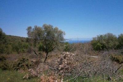 Prekrasno građevinsko zemljište na istočnoj obali Istre