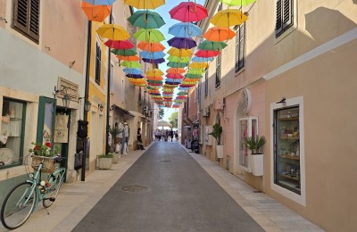 Geräumige Wohnung in einzigartiger Lage im Zentrum von Novigrad - 150 m vom Meer entfernt