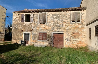 Nice semi-detached stone house for renovation - 3 km from the sea