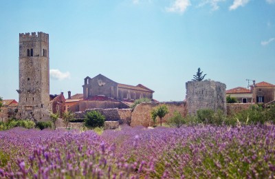 Beautiful building land with sea view 3 km from Sveti Lovreč
