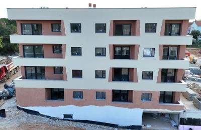 A wonderful apartment on the 1st floor of an exceptional new building only 800 m from the sea