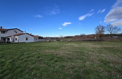 ESCLUSIVO! Terreno edificabile ideale per frazionamento e costruzione di edifici residenziali o ville