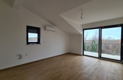 Appartamento con 2 camere da letto e balcone in una nuova costruzione - vicino a Parenzo