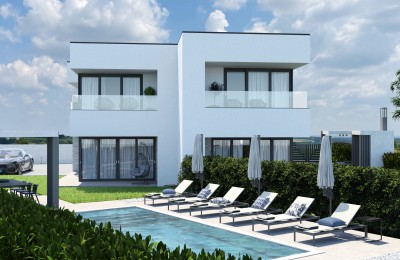 A beautiful semi-detached house with a pool 800 meters from the sea