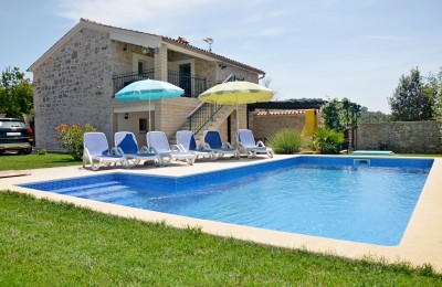 Beautiful stone house with swimming pool and landscaped garden - 4 km from Poreč and the sea