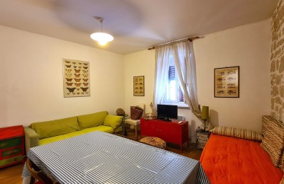 Cute apartment on the ground floor of the building - center of Vrsar
