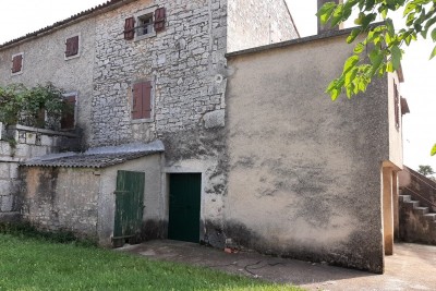 Ein schönes Doppelhaus aus Stein in der Nähe von Višnjan