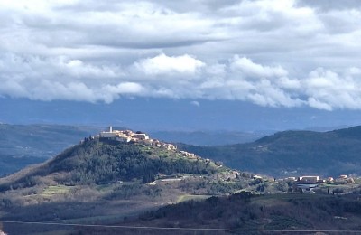 Casa con 2 appartamenti e vista panoramica su Montona