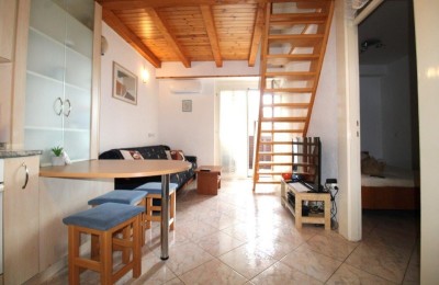 Apartment with 3 bedrooms and 2 bathrooms in Červar Porat - 150 m from the sea