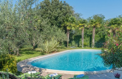 Beautiful villa with a spacious yard - 900 m from the sea