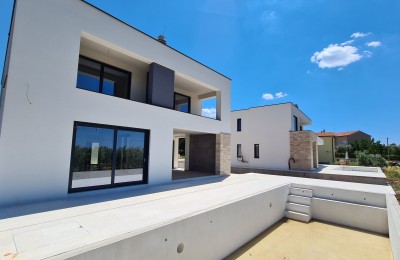 Schöne moderne Villa mit Meerblick