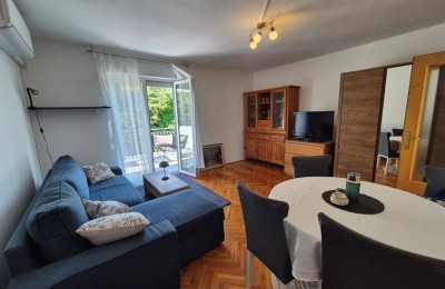 Spacious apartment on three floors just 200 m from the sea
