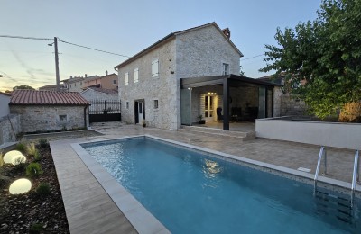 Beautiful renovated, partially furnished stone house with underfloor heating and swimming pool