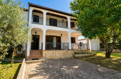 Kuća s dva stana i pogledom na more - 5 km od Poreča i mora