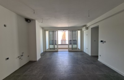 Luxury apartment with underfloor heating and garage - center of Poreč