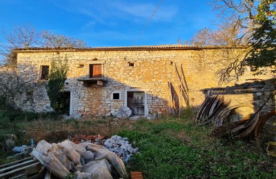 Reihenhaus aus Stein zur Renovierung - ruhige Lage in der Nähe von Višnjan