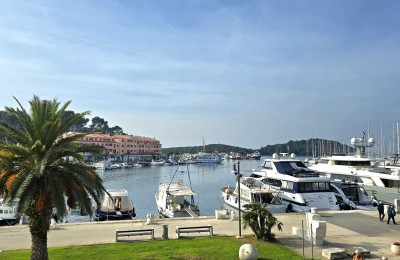 Bella casa con molto potenziale - prima fila al mare!