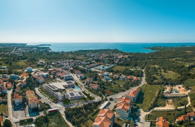 Appartamento al piano terra di un bel nuovo edificio a soli 1.000 m dal mare