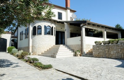 A beautiful detached family house near the sea