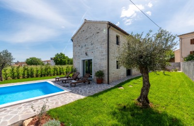 Beautiful renovated stone house with underfloor heating and swimming pool