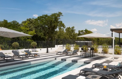 Luxusvilla mit Meerblick, Pool und Tennisplatz