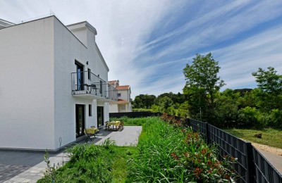 A new furnished semi-detached house near the sea and the center of Poreč