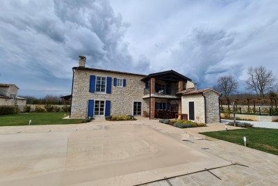 Beautiful stone villa with pool and spacious garden