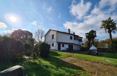 Ein schönes Familienhaus mit großem Garten in der Nähe von Poreč und dem Meer