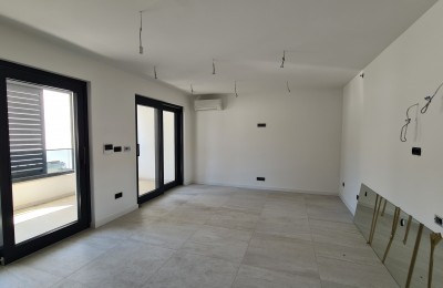 Luxury apartment with underfloor heating and garage - center of Poreč
