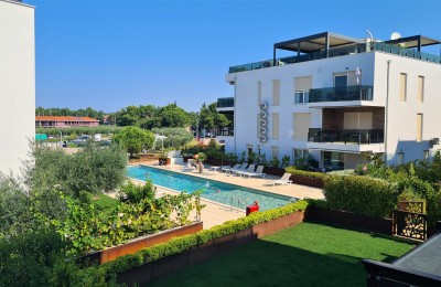 A wonderful luxury apartment with a pool, first row to the sea
