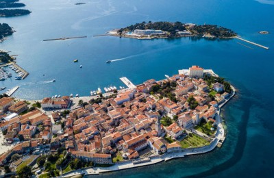 Građevinsko zemljište sa pravomoćnom građevinskom dozvolom u okolici Poreča