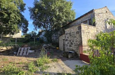 Lijepa dvojna kamena kuća sa strujom  vodom - 8 km od Poreča i mora